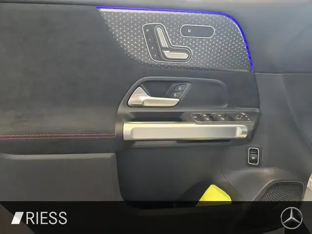 Mercedes-Benz GLB 220