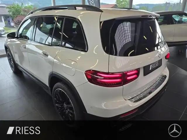 Mercedes-Benz GLB 220