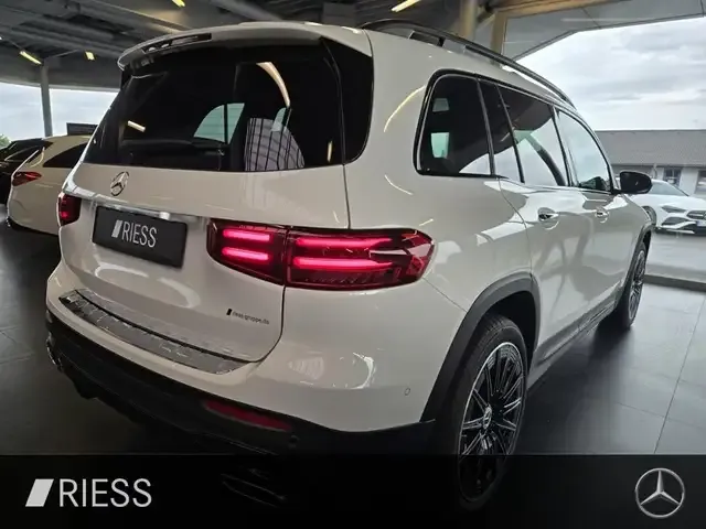Mercedes-Benz GLB 220