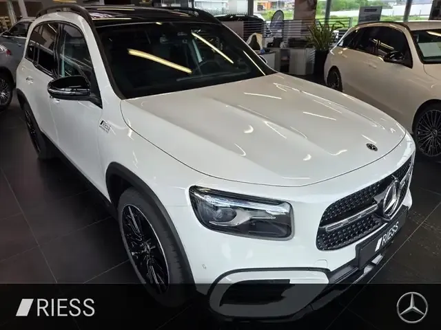 Mercedes-Benz GLB 220