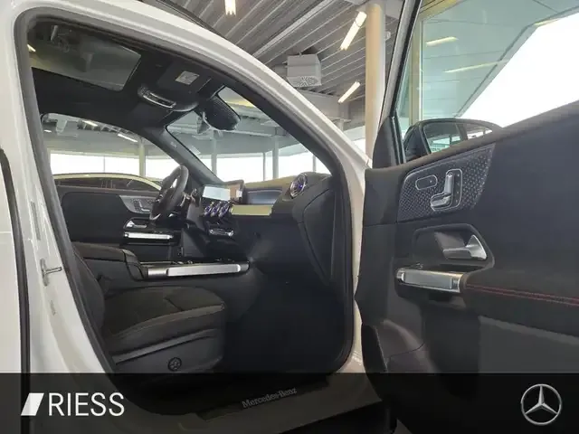 Mercedes-Benz GLB 220
