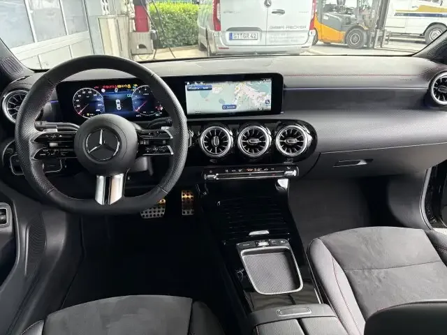 Mercedes-Benz CLA 200