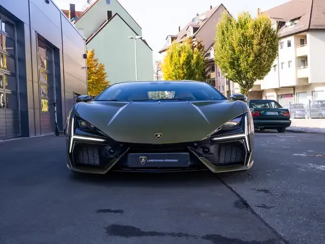 Lamborghini Revuelto