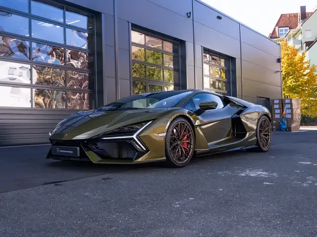 Lamborghini Revuelto