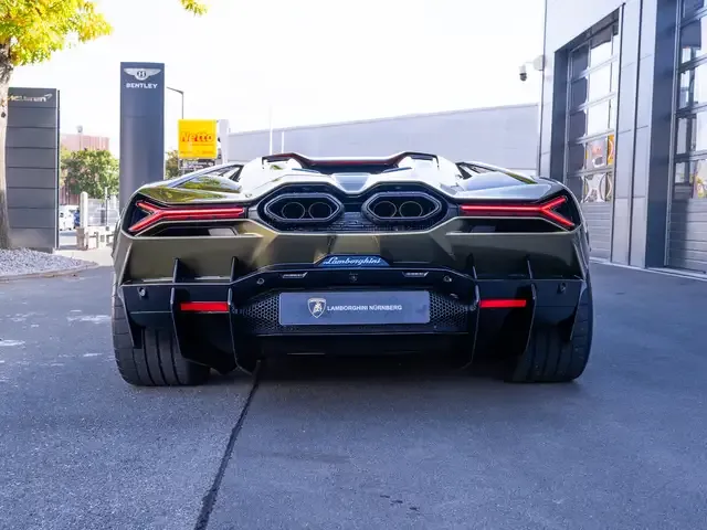Lamborghini Revuelto