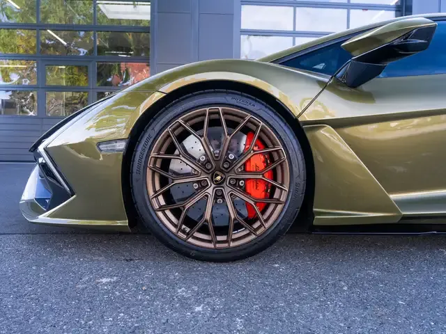 Lamborghini Revuelto