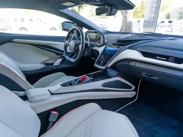 Lamborghini Revuelto
