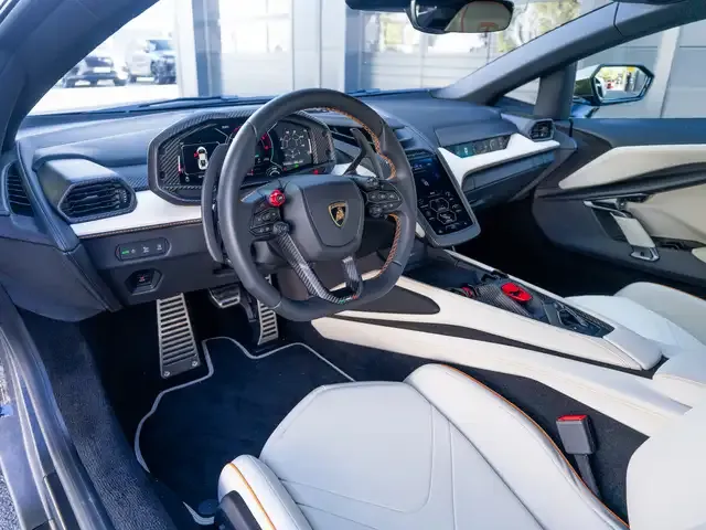 Lamborghini Revuelto