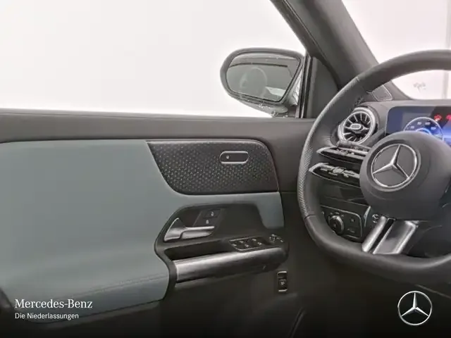 Mercedes-Benz EQA 300