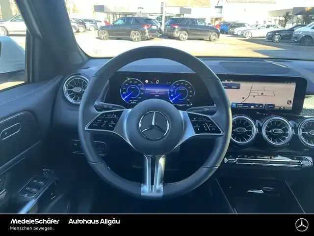 Mercedes-Benz EQB 300