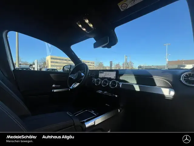 Mercedes-Benz EQB 300