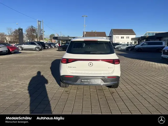 Mercedes-Benz EQB 300