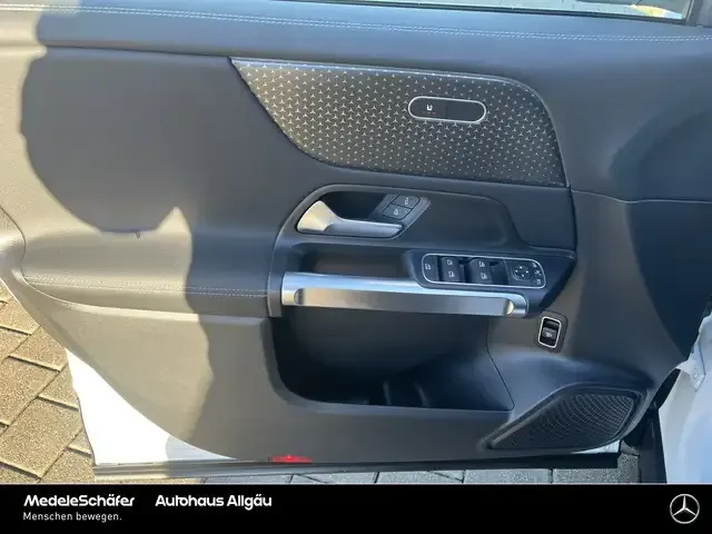 Mercedes-Benz EQB 300