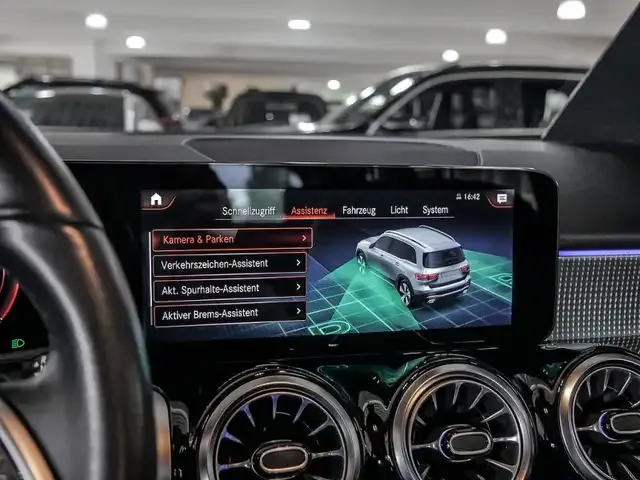 Mercedes-Benz GLB 200