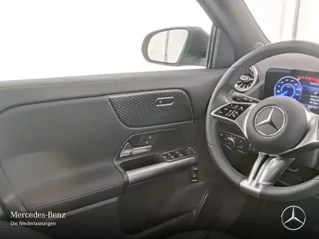 Mercedes-Benz EQA 300