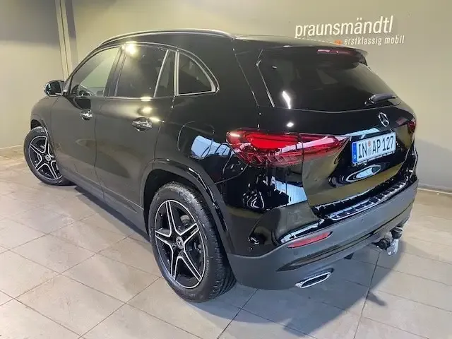 Mercedes-Benz GLA 220