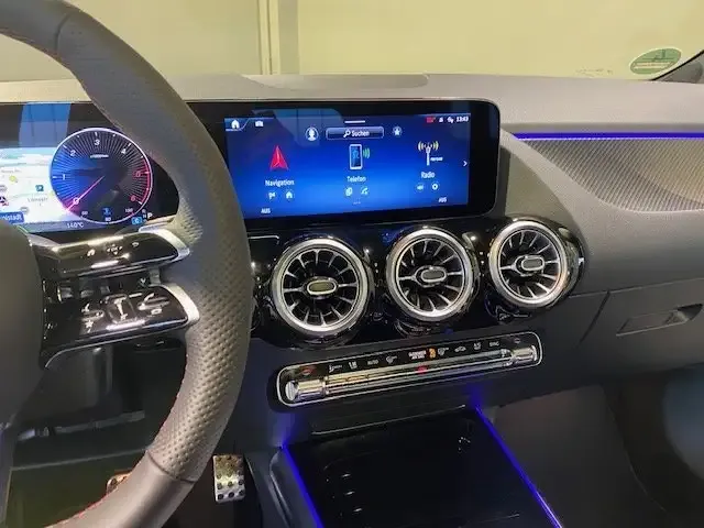 Mercedes-Benz GLA 220