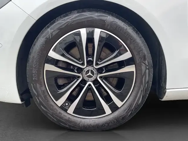 Mercedes-Benz B 220