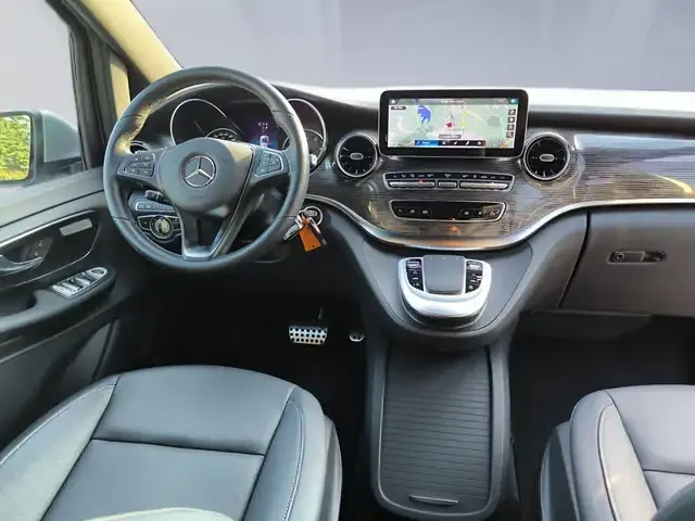 Mercedes-Benz V 250
