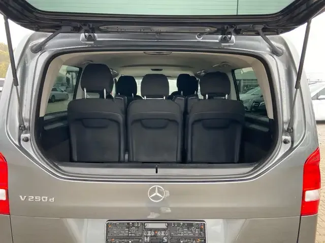 Mercedes-Benz V 250