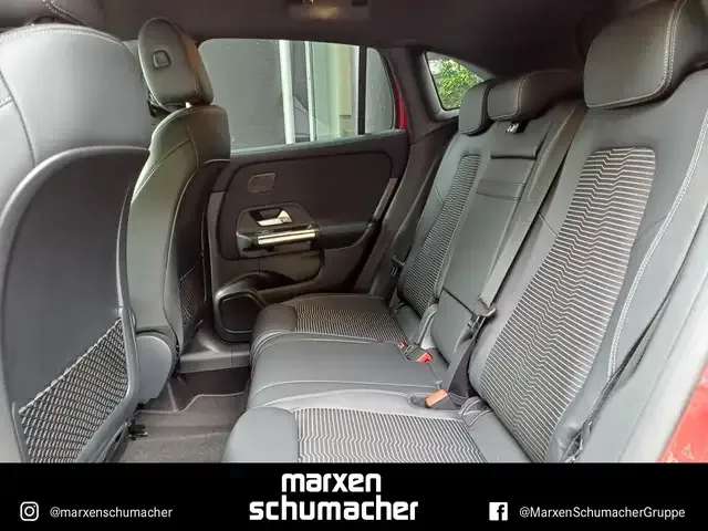 Mercedes-Benz GLA 220