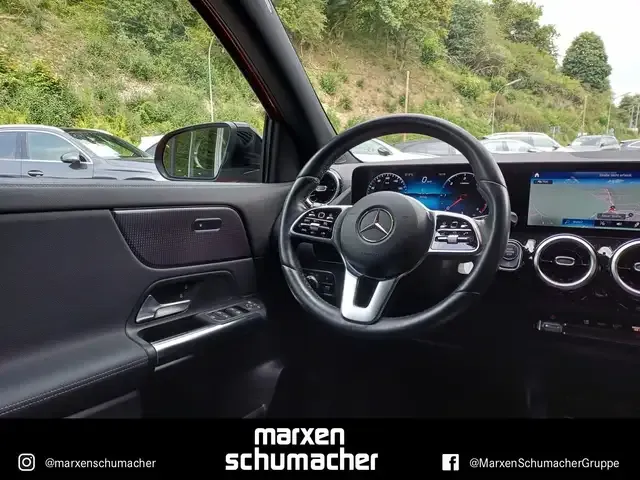 Mercedes-Benz GLA 220