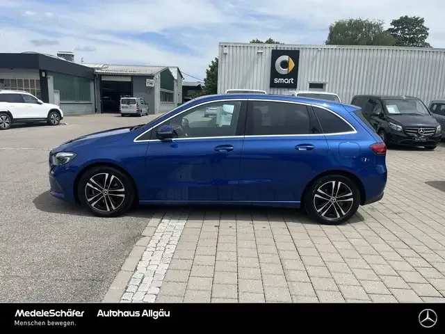Mercedes-Benz B 180