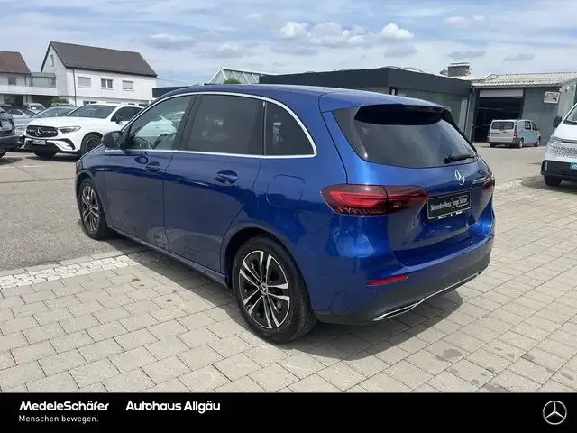 Mercedes-Benz B 180