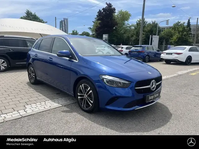 Mercedes-Benz B 180
