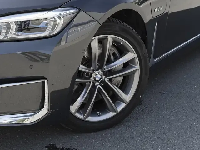BMW 745