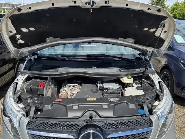 Mercedes-Benz V 250