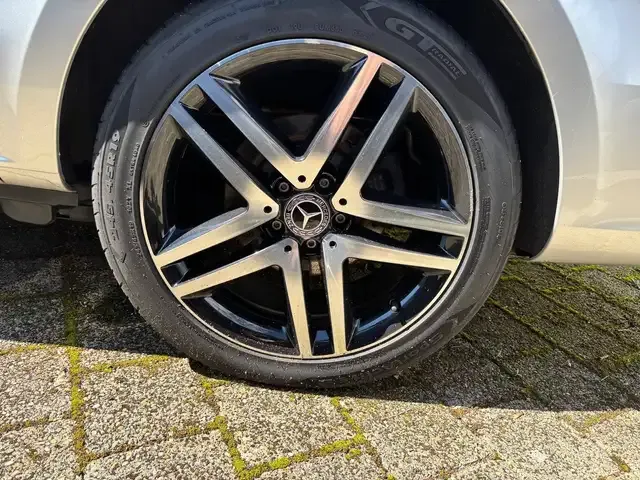 Mercedes-Benz V 250