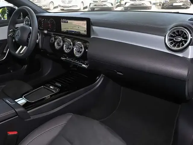 Mercedes-Benz CLA 200