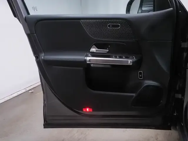 Mercedes-Benz EQB 350