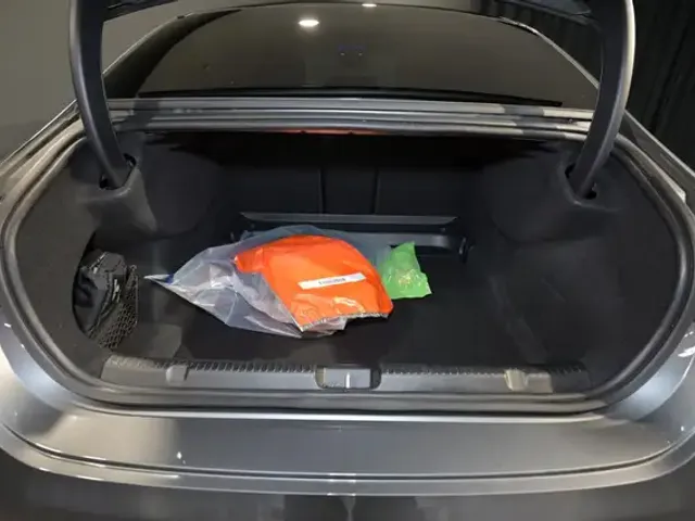 Mercedes-Benz EQE 300