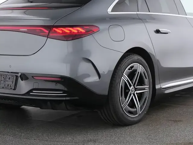 Mercedes-Benz EQE 300