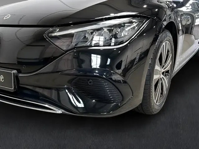 Mercedes-Benz EQE 300