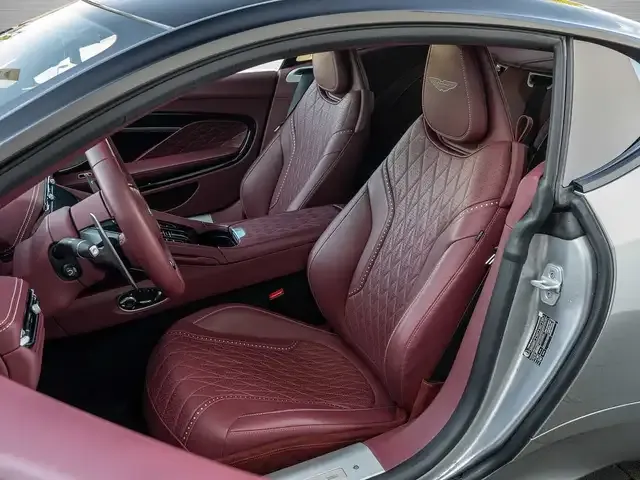 Aston Martin DB12