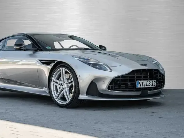 Aston Martin DB12