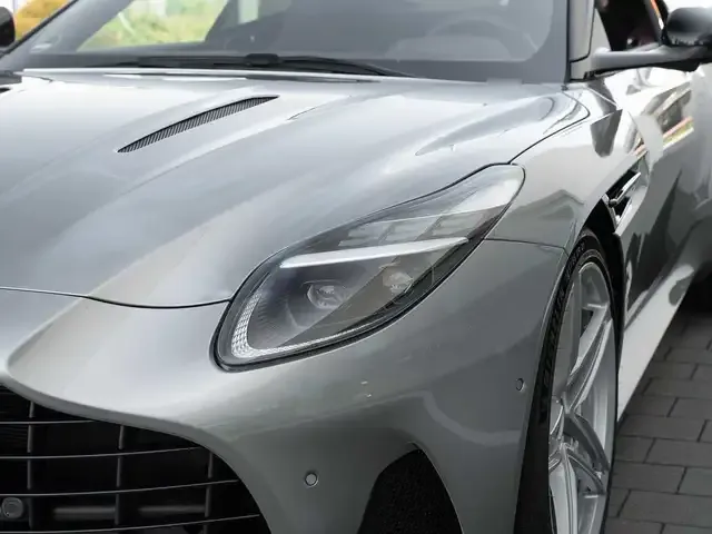Aston Martin DB12