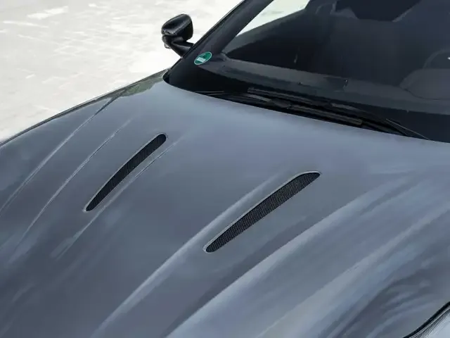 Aston Martin DB12