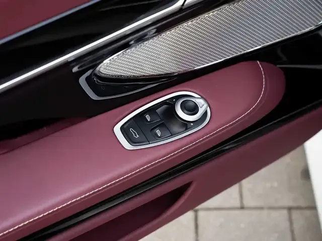 Aston Martin DB12