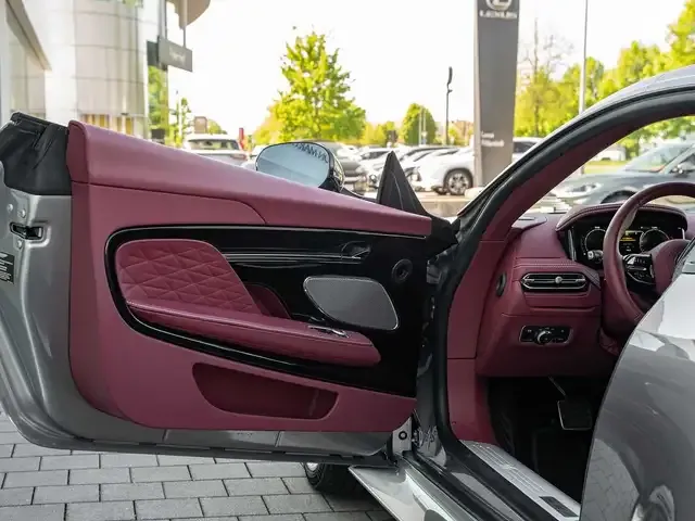 Aston Martin DB12