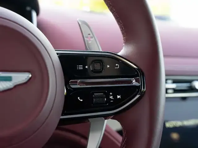 Aston Martin DB12