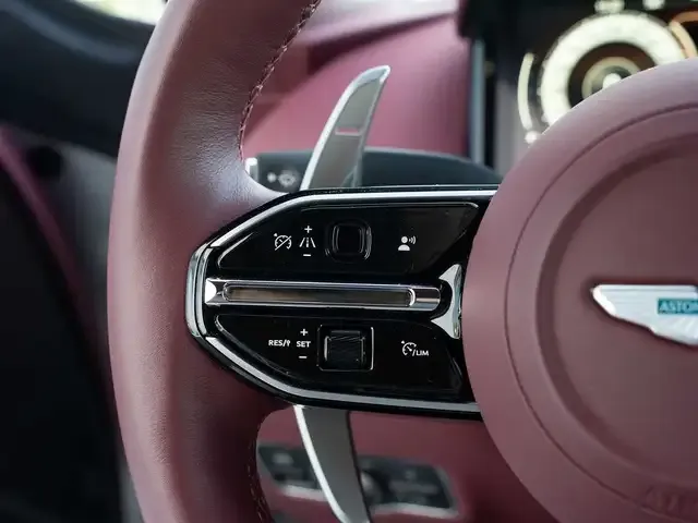 Aston Martin DB12
