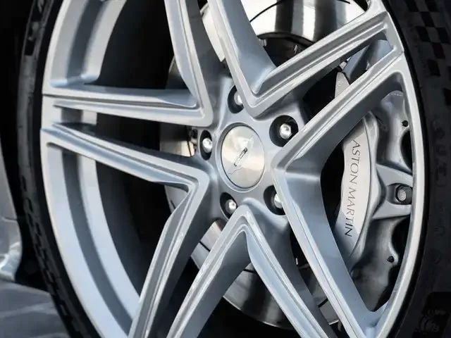 Aston Martin DB12