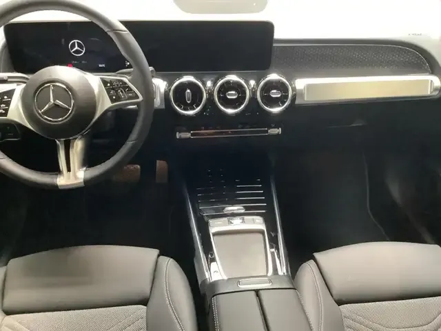 Mercedes-Benz GLB 220