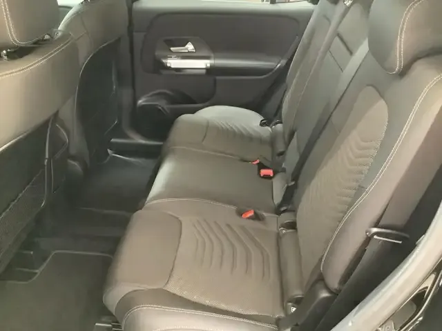 Mercedes-Benz GLB 220