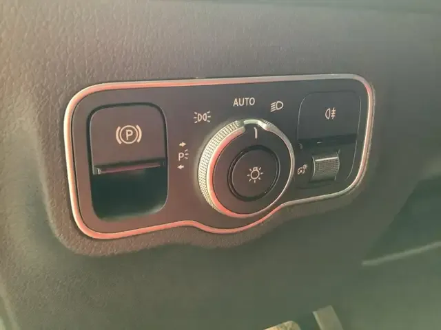 Mercedes-Benz GLB 220