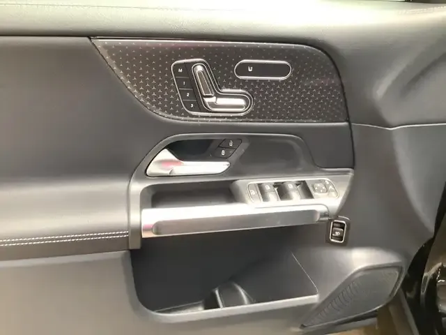 Mercedes-Benz GLB 220